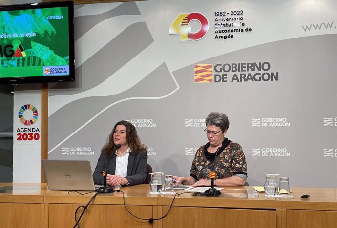 De izquierda a derecha, la directora técnica de CITOGEN, Isabel Navarro, y la directora general de Patrimonio Cultural del Gobierno autonómico, Marisancho Menjón, durante la presentación del banco de datos 'Memoria Genética de Aragón'.