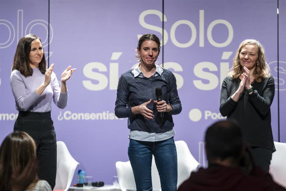 La secretaria de Acción de Gobierno de Podemos y ministra de Igualdad, Irene Montero, interviene durante el acto '¿Consentiste o no? Solo sí es sí', en el Círculo de Bellas Artes, a 5 de febrero de 2023, en Madrid, (España).