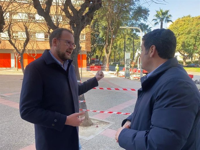 El edil del PP, José Guillén, visita la zona