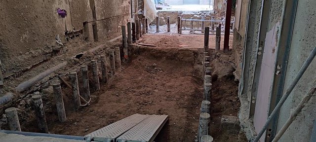 Los Trabajos De Rehabilitación Del Mercado De San Blas Destapan Restos Arqueológicos Que No Paralizarán La Obra