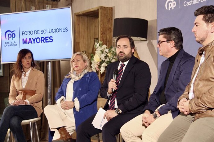 El presidente del PP-CLM, Paco Núñez, participa en Tarancón (Cuenca) en el 'Foro Soluciones' sobre Mayores.