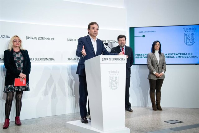 El presidente de la Junta firma con los agentes sociales de la región la Estrategia de Responsabilidad Social Empresarial de Extremadura