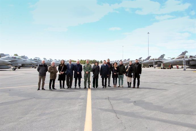 Enaire y Eurocontrol visitan las instalaciones de formación de pilotos de élite en la base aérea de Albacete