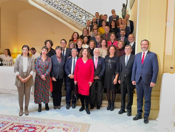 Miembros socialistas posan durante el acto de celebración del 40 aniversario del Estatut d'Autonomia.