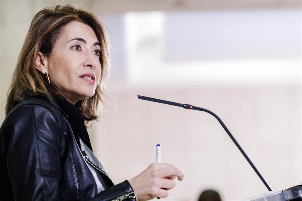 La ministra de Transportes, Movilidad y Agenda Urbana, Raquel Sánchez, en una rueda de prensa.