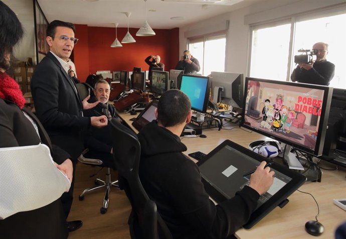 Visita del alcalde de Granada, Francisco Cuenca, a Rokyn Animation