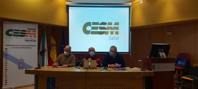 El presidente de CESM Galicia, Ramón Barreiro, el secretario general, Enrique Marra-López, y el delegado de CESM en Pontevedra, Enrique Fernández Carrera-Soler.