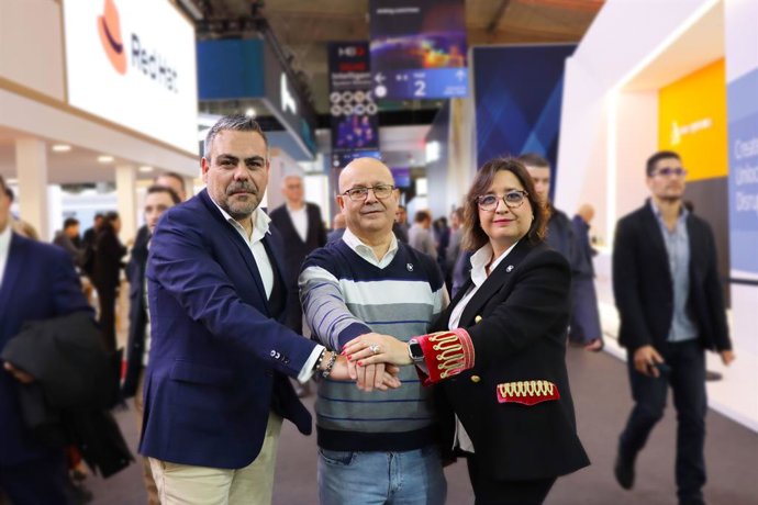 Fundador de Foke con representantes de Grupo Castilla.