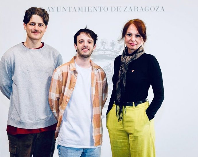 La consejera municipal de Economía del Ayuntamiento de Zaragoza, Carmen Herrarte, con el director general de Nysell, Asier Isasi, y el director financiero, Guillermo Alonso.