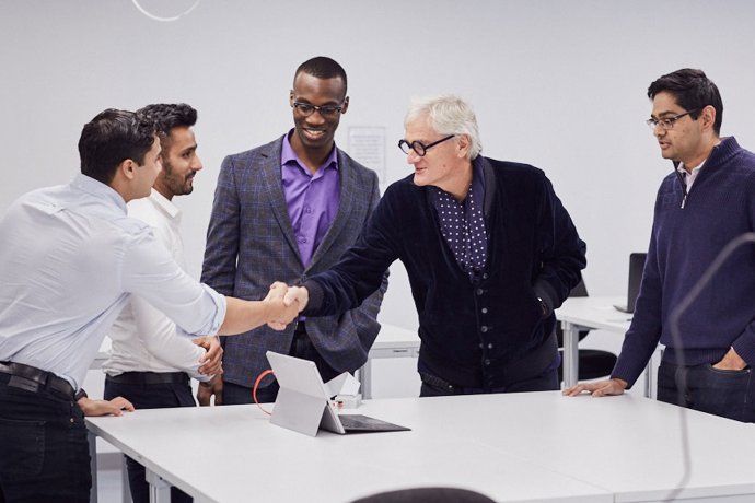 Archivo - Sir James Dyson junto a otros desarrolladores