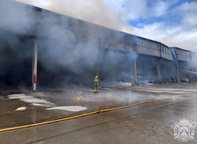Intervención En La Nave De Molifibra Del Polígono De Villalonquéjar.