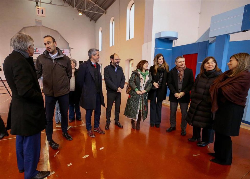 Representantes de la Comisión Europea y del Ministerio junto a autoridades autonómicas y municipales en La Lechera para conocer su proyecto de rehabilitación
