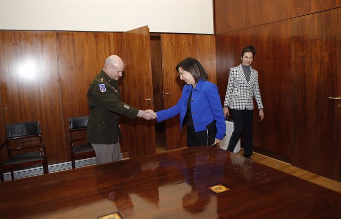 La ministra, Margarita Robles, recibe al General Christopher G. Cavoli, Supreme Allied Commander Europe (SACEUR), en la sede del Ministerio de Defensa