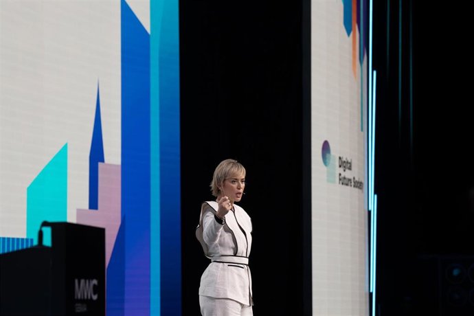 La secretaria de Estado de Inteligencia Artificial y Digitalización, Carme Artigas, interviene durante la sesión 'Digital Future Society Summit 2023' en el MWC, a 1 de marzo de 2023, en L'Hospitalet de Llobregat, Barcelona, Catalunya (España).
