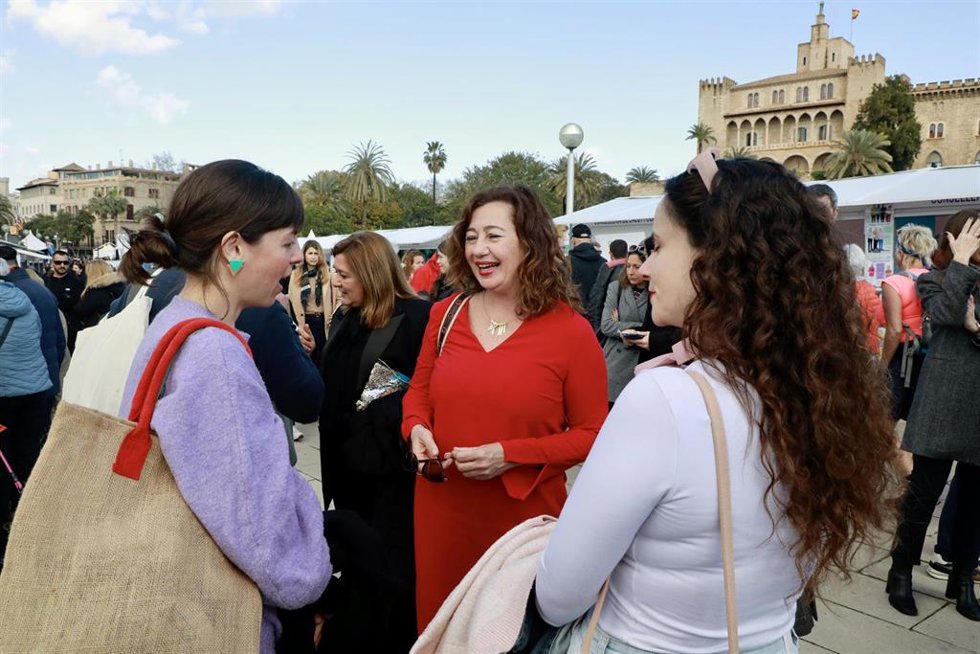 La presidenta del Govern, Francina Armengol, en la presentación del cómic que conmemora el 40 aniversario del Estatut d'Autonomia.