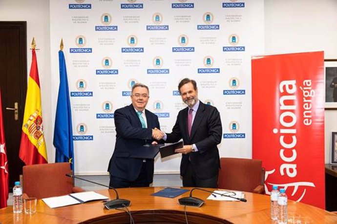 Guillermo Cisneros, rector de la UPM (izquierda), y Juan Ignacio Entrecanales, vicepresidente de Acciona