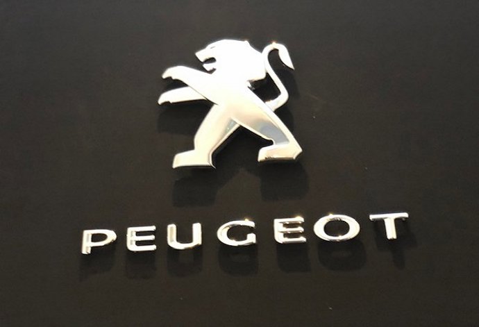 Archivo - Logo Peugeot