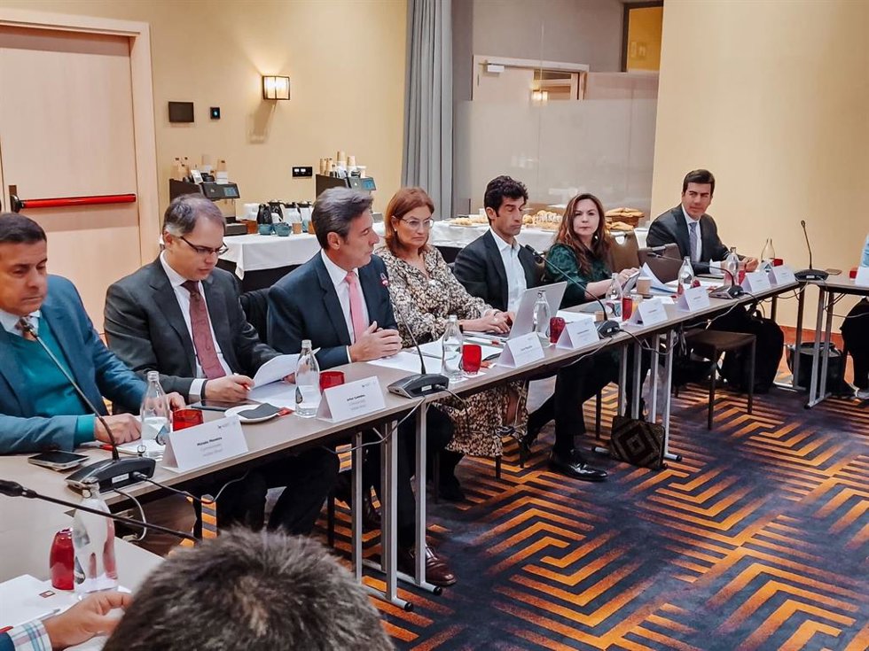 Reunión de la Asiet con empresarios y autoridades del sector de las telecomunicaciones en América Latina, en el marco del MWC