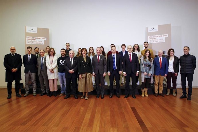 El lehendakari, Iñigo Urkullu, y la rectora de la UPV/EHU, Eva Ferreira, el acto 'La UPV/EHU en la misión Mars 2020'.