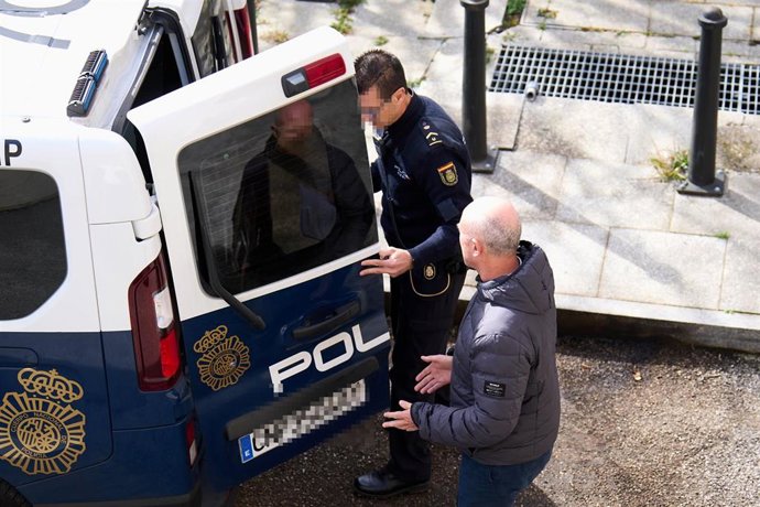 El jefe del Servicio de Carreteras de la Consejería de Obras Públicas, M. A. D.,  en el Complejo Judicial de Las Salesas de Santander donde compareció ante el juez.