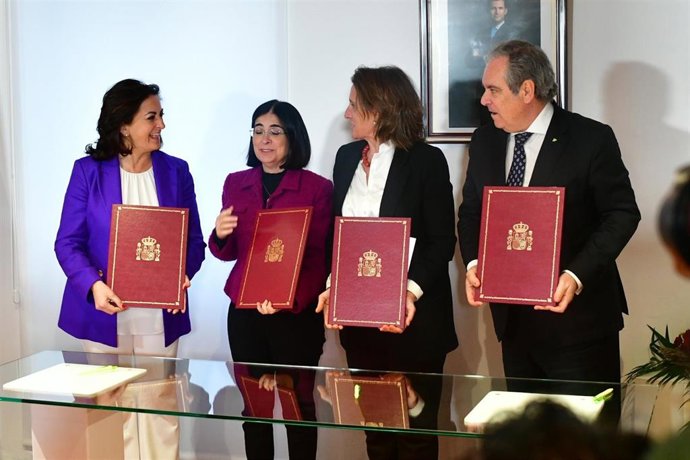 Firma del protocolo para crear el Program de Farmacia Comunitaria Rural