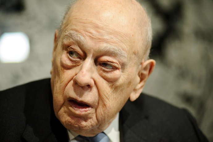 L'expresident de Catalunya Jordi Pujol durant la presentació del seu llibre 'Donis dels turons a l'altra banda del riu' en la llibreria On, a 8 de febrer de 2023, a Barcelona, Catalunya (Espanya). 