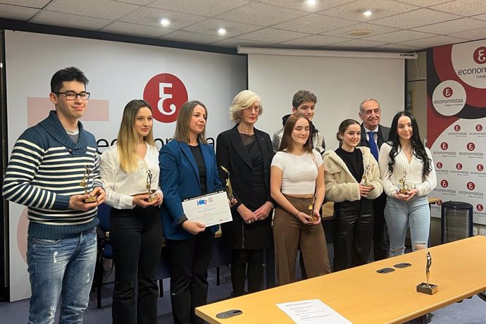 1 La Consejera De Educación Y Formación Profesional, Marina Lombó, Asiste A La Entrega De Premios Del III Concurso De Comunicación Audiovisual Sobre Educación Financiera