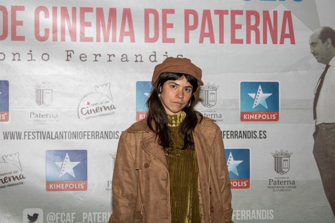La directora de 'Mari (dos)', Lucía Alemany, en la presentación de la cinta en los cines Kinepolis de Paterna (Valencia)