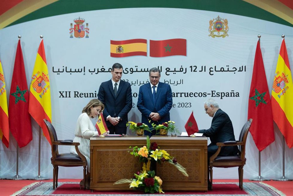 La ministra de Transporte, Movilidad y Agenda Urbana, Raquel Sánchez; el presidente del Gobierno, Pedro Sánchez; el jefe de Gobierno del Reino de Marruecos, Aziz Akhannouch.