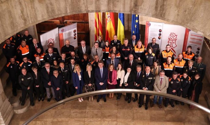 El 'president' de la Generalitat, Ximo Puig, preside el acto de entrega de las Distinciones al Mérito de Protección Civil, con motivo del Día Internacional de la Protección Civil