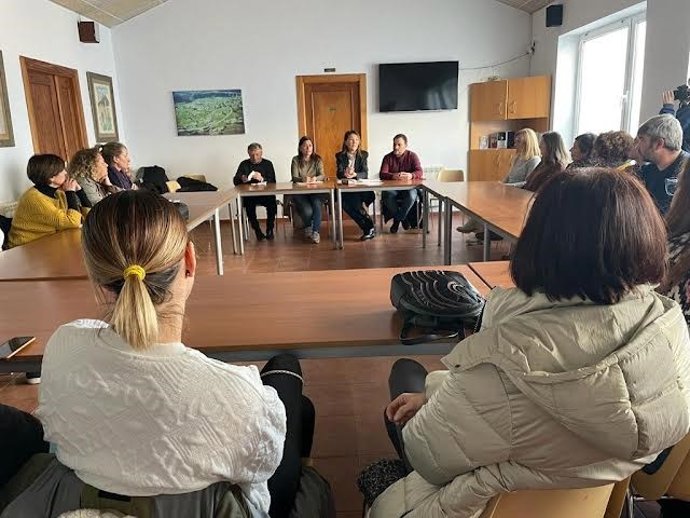 Reunión sobre la escuela de Naveces