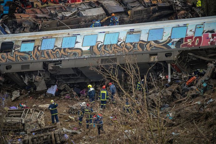 March 1, 2023, Larisa, Greece: Firefighters and rescuers operate after a collision in Tempe, about 376 kilometres  north of Athens, near Larissa city, Greece, . A train carrying hundreds of passengers has collided with an oncoming freight train in north