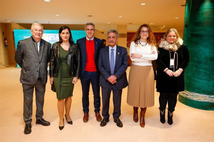Autoridades en la Gala del Folclore Cántabro