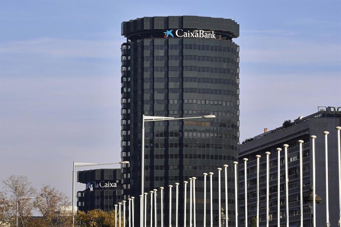 Archivo - Arxiu - Imatge d'un edifici de CaixaBank