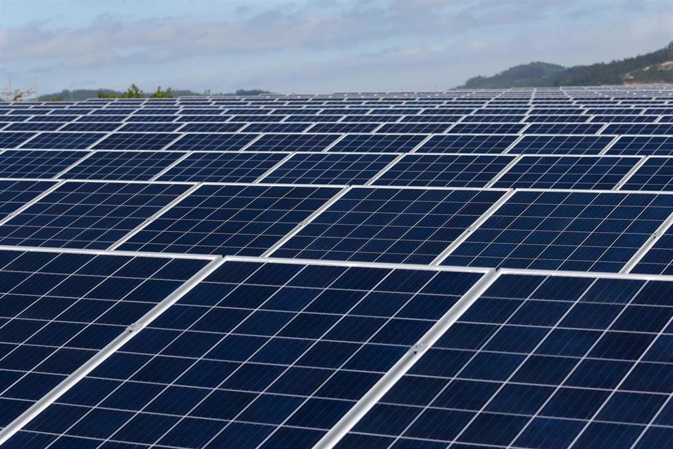 Archivo - Instalación solar de EDP