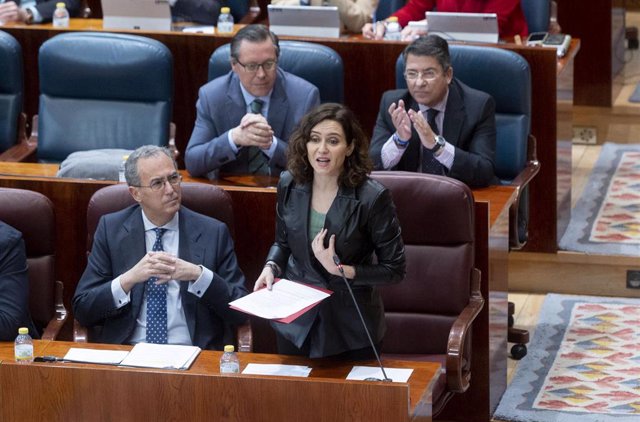 La presidenta de la Comunidad de Madrid, Isabel Díaz Ayuso, interviene en un pleno en la Asamblea de Madrid, a 2 de marzo de 2023
