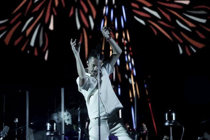 Archivo - El cantant Pucho, de Vetusta Morla, en un concert (arxiu).