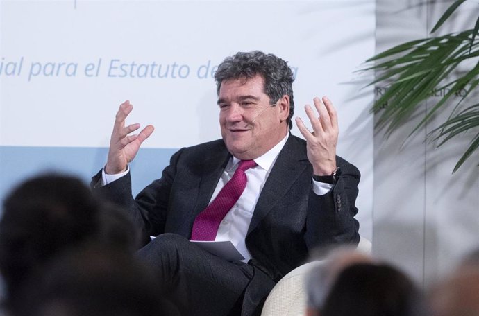 Archivo - El ministro de Inclusión, Seguridad Social y Migraciones, José Luis Escrivá, participa en un diálogo abierto con el sector artístico en el Palacio de Zurbano, a 16 de enero de 2023, en Madrid (España). Los ministros de Trabajo, Cultura e Inclu