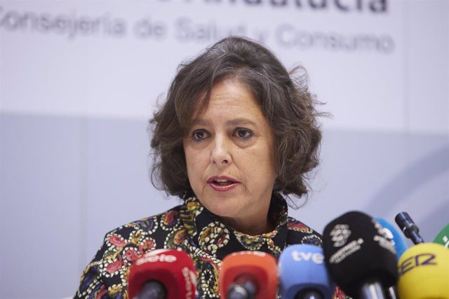 Archivo - La consejera de Salud y Consumo de la Junta de Andalucía, Catalina García, en foto de archivo