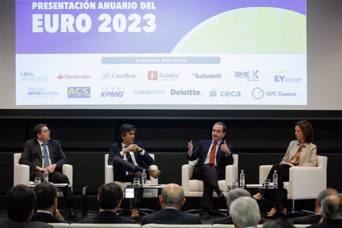 Presentación del Anuario del Euro 2023, en el Auditorio Uría Menéndez, a 2 de marzo de 2023, en Madrid (España).