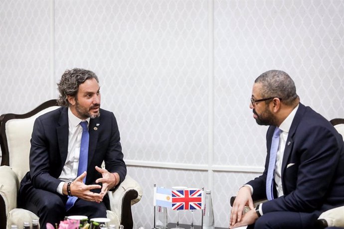 Reunión en el marco del G20 del ministro de Exteriores de Argentina, Santiago Cafiero, y el ministro de Exteriores de Reino Unido, Jamed Cleverly