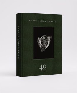 Ejemplar de la edición de prestigio de 'Tempos Vega Sicilia 40 años. El misterio de Vega Sicilia'