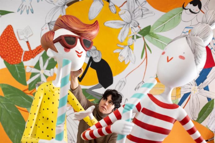 Marina Puche en la exposición en el Centre del Carme sobre la falla municipal de Valncia 2023