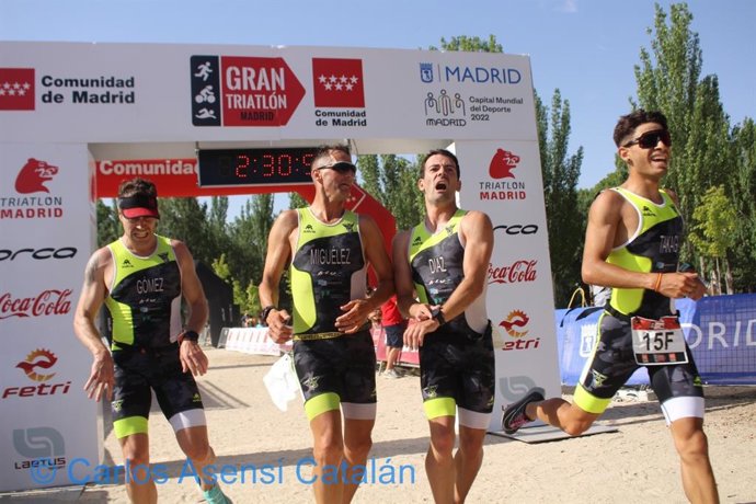 Archivo - Más de 800 triatletas disputaron este fin de semana el I Triatlón de Madrid en la Casa de Campo