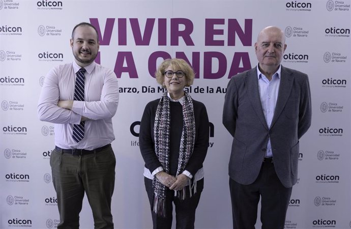 Javier Santos (audiólogo CUN), Francisca Castellanos-persona con pérdida auditiva, José Luis Blanco (Oticon).