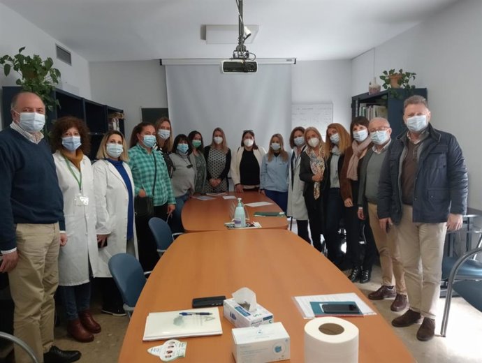 La delegada territorial de Salud y Consumo en Cádiz, Eva Pajares, visita el centro de salud de Ubrique (Cádiz)