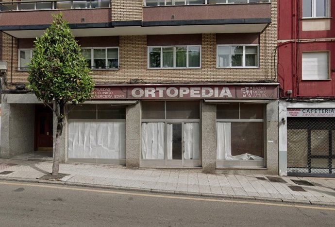 Local del antiguo Bazar Médico Asturiano, donde el Ayuntamiento prevé instalar el nuevo centro social de El Cristo.