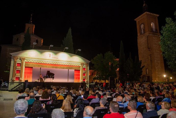 Archivo - Un momento del espectáculo 'La carroza del Real', en una foto de archivo.