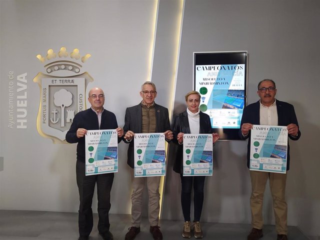 Presentación de los Campeonatos de Andalucía Absoluto y Minibádminton en el Ayuntamiento de Huelva.