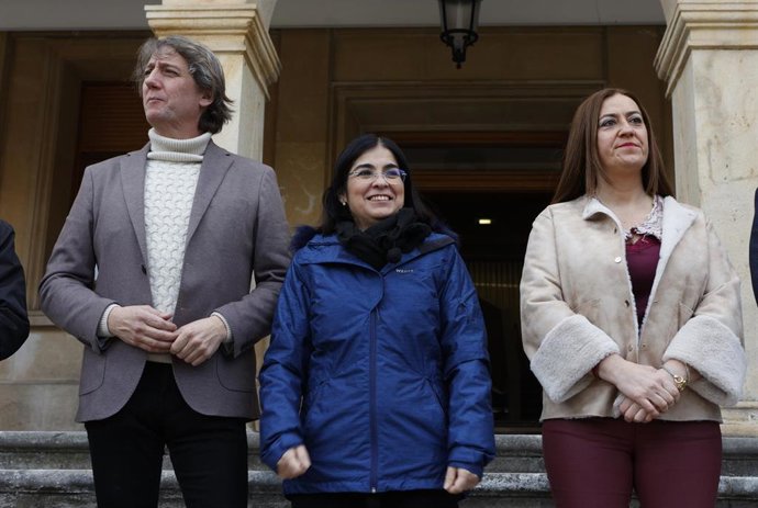 La ministra, flanqueada en su visita a Soria por el alcalde, Carlos Martínez, y la delegada del Gobierno en CyL, Virginia Barcones.